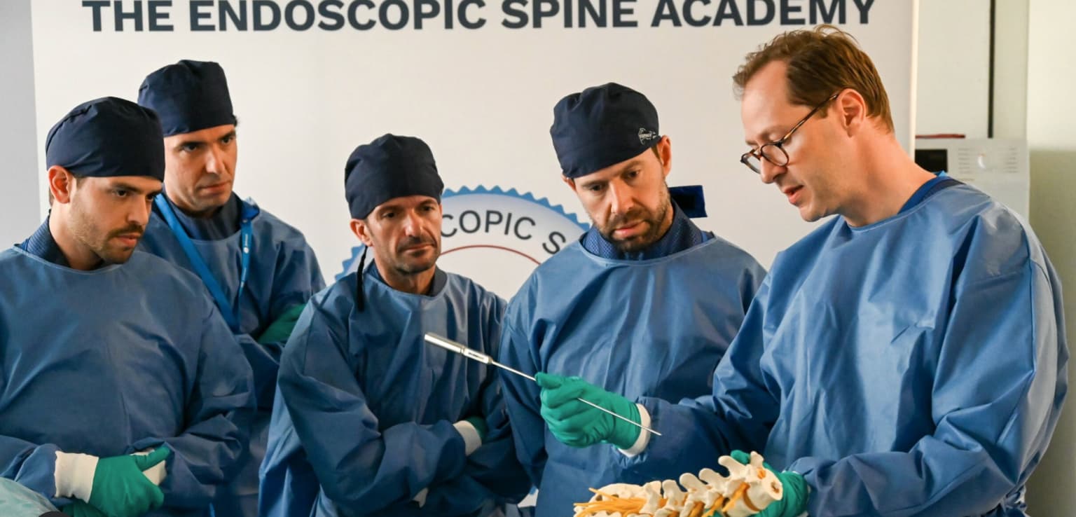 Pédagogie — programme international d'endoscopie du rachis